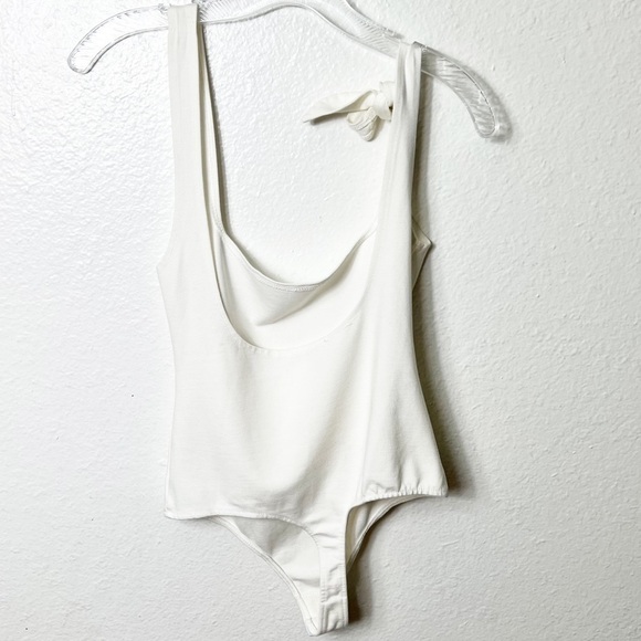 FREE PEOPLE INTIMATELY WHITE WOMEN BODYSUIT TOP SIZE - Picture 2 of 4